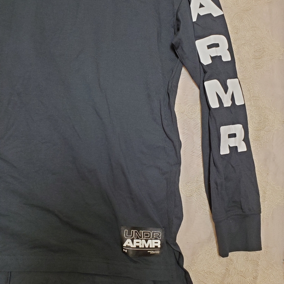 UA Men's Loose Fitted UA Arm Sleeve Tee - Picture 3 of 7